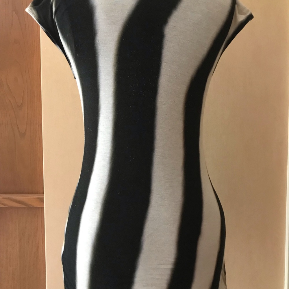 Multicolored top with belt details - Picture 4 of 7